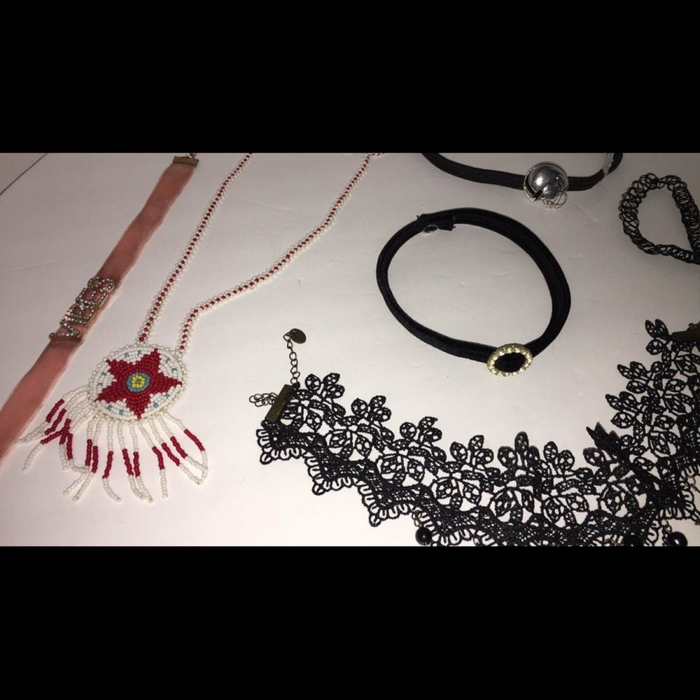 Collars Necklaces Bundle - Picture 2 of 3